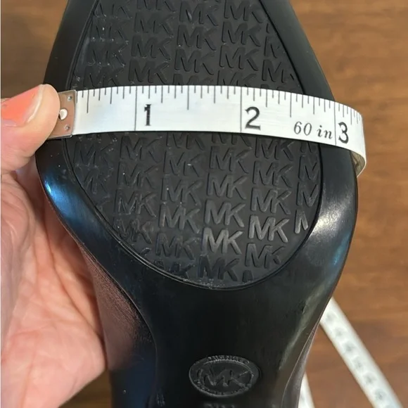 NWOT Michael Kors Black Leather Women's Pointed Toe Pumps Size 7.5 - Picture 8 of 8